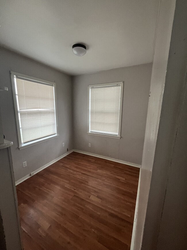 Foto del edificio - 281 N Houston Ave