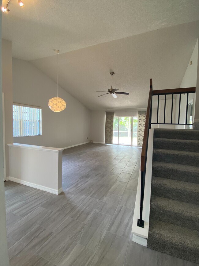 Building Photo - 1078 Trowbridge Ct