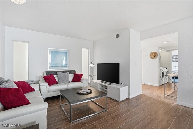 Foto del edificio - 10475 Gulf Shore Dr