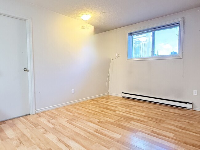 Building Photo - 575 Assumption St