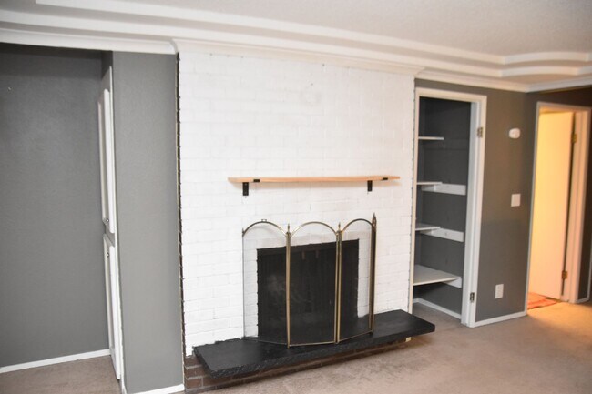 Foto del edificio - 2 Bedroom 1.5 Bath University Place Condo ...
