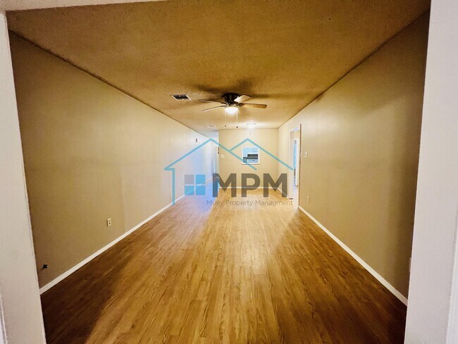 Foto del edificio - 138 Jennifer Ln