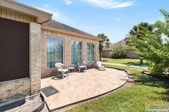 Foto del edificio - 2 Bethpage Dr