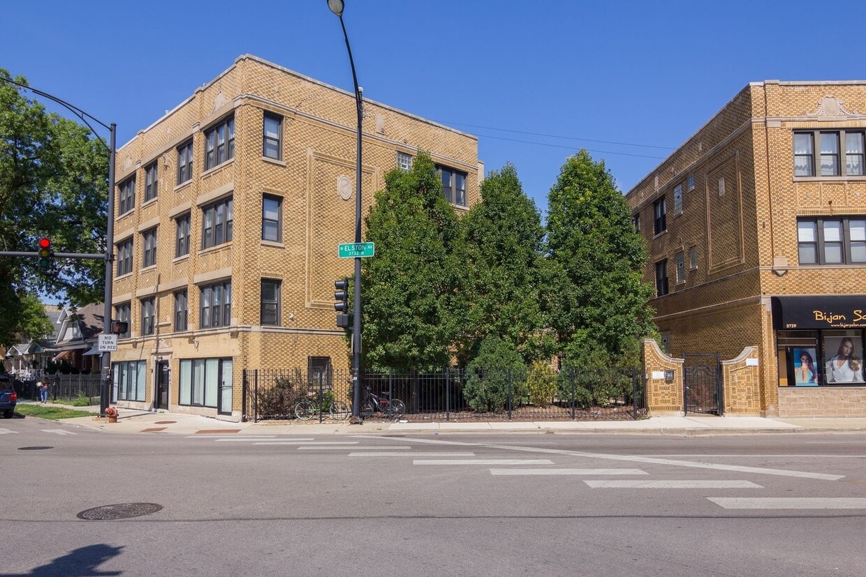 Primary Photo - 3731 N Elston Ave