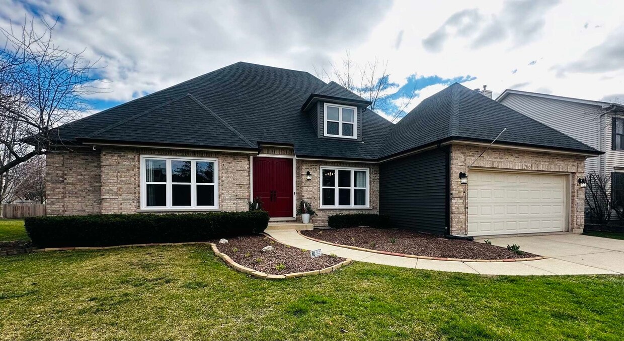 Primary Photo - 1206 Shoreline Dr