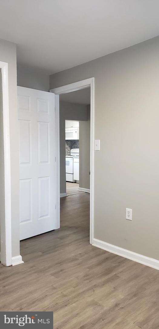 Building Photo - 403 W 6th St