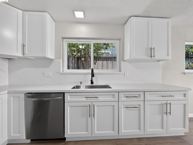Building Photo - 909 Mini Dr