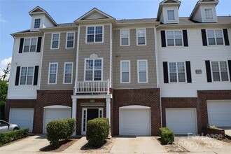 Building Photo - 6319 Park Creek Dr