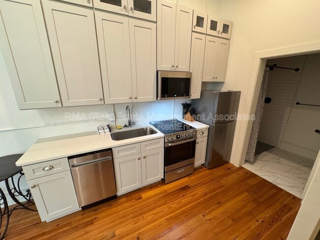 Building Photo - 215 Main St