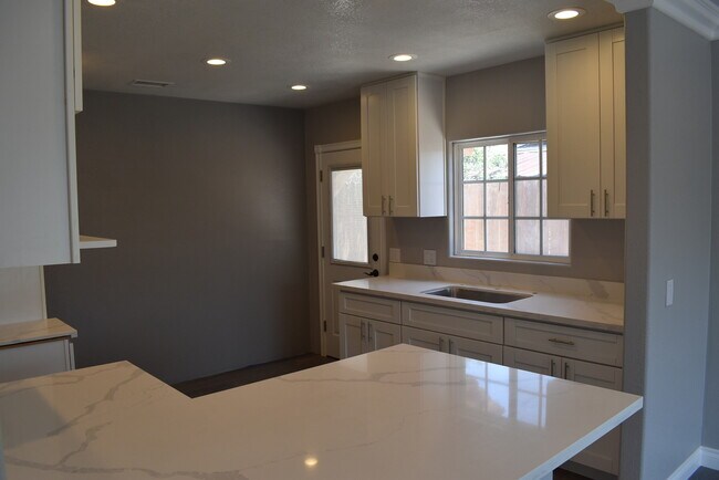 Foto del edificio - 3 Bedroom Remodeled Home in San Diego