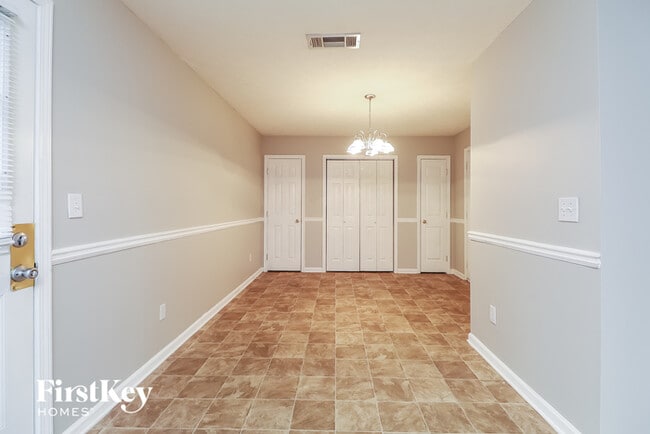 Building Photo - 40 Fairclift Cir