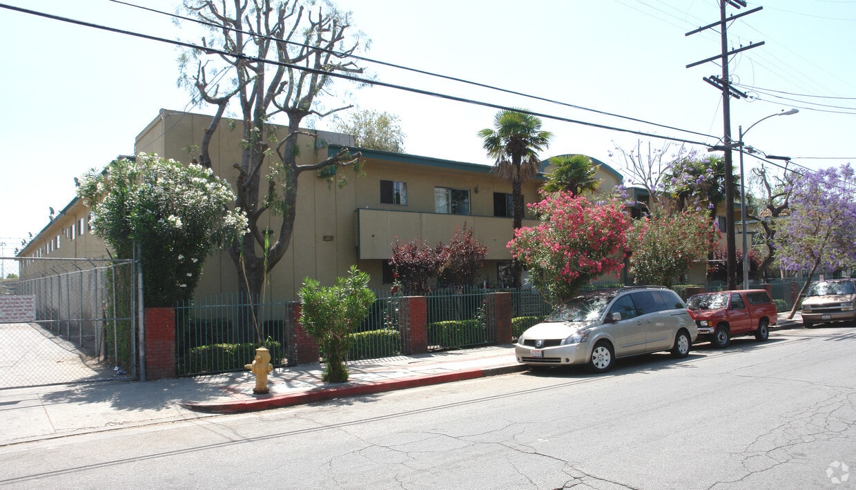 Primary Photo - 8822 Langdon Ave