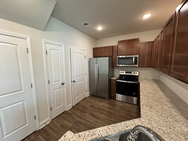 Building Photo - 103 Woodsbrook Pl SW