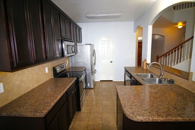 Building Photo - 6707 Rosita Oak Dr