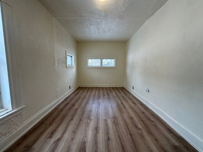 Foto del edificio - Two Bedroom One Bathroom Available in Battle Creek