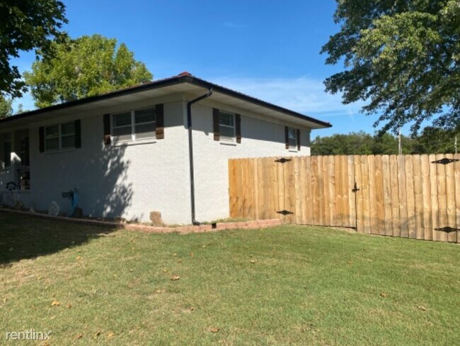 Building Photo - 3 br, 2 bath House - 115 Russell Dr