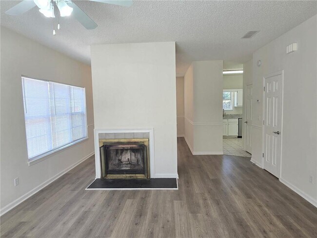 Foto del edificio - 6025 Park Wood Ct