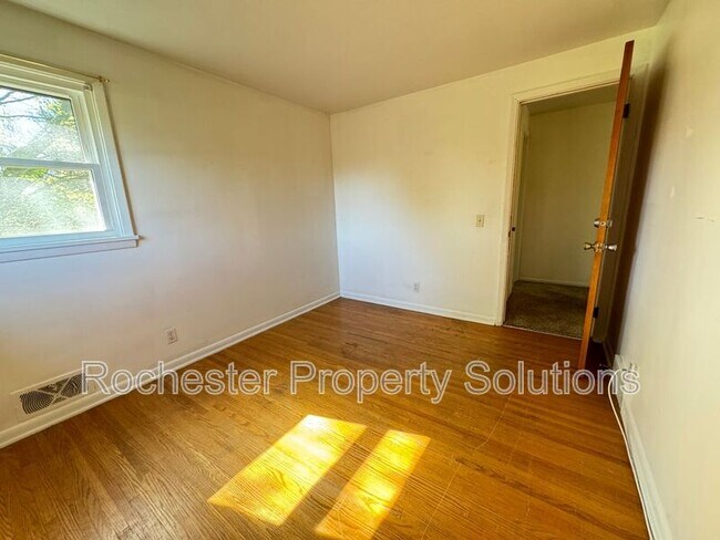 Building Photo - 2117 Baird Rd
