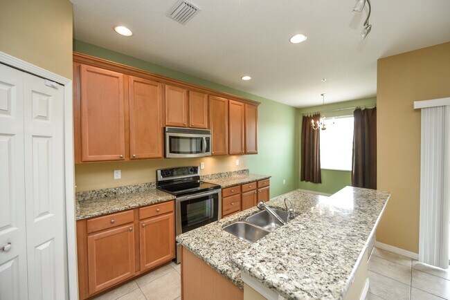 Building Photo - 3716 Parkridge Cir