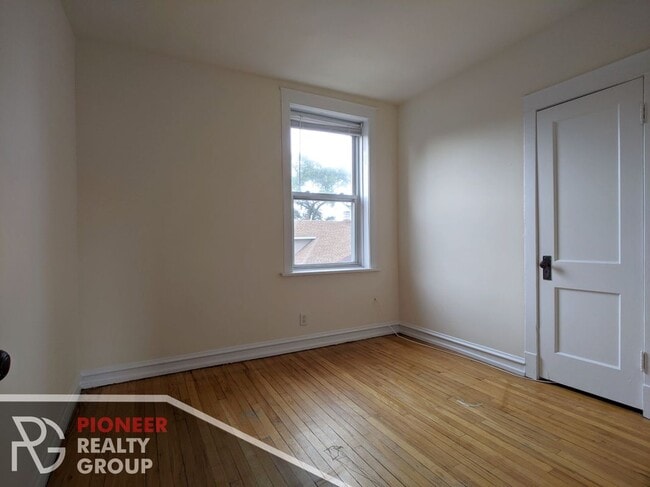Building Photo - 3000 N Whipple St