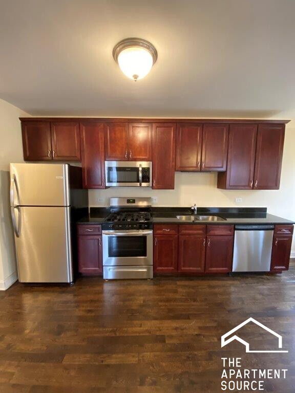 Foto principal - 4540 W George St