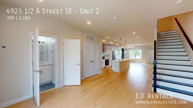 Foto del edificio - 4923 1/2 A Street SE-Unit 2