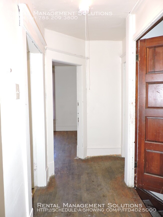Building Photo - 814 SW 6th Ave