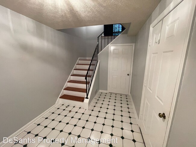 Building Photo - 2 br, 1.5 bath House - 564 Thorncliffe Drive