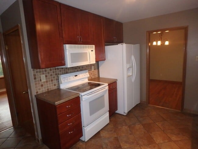 Building Photo - 2300 N Semon Rd