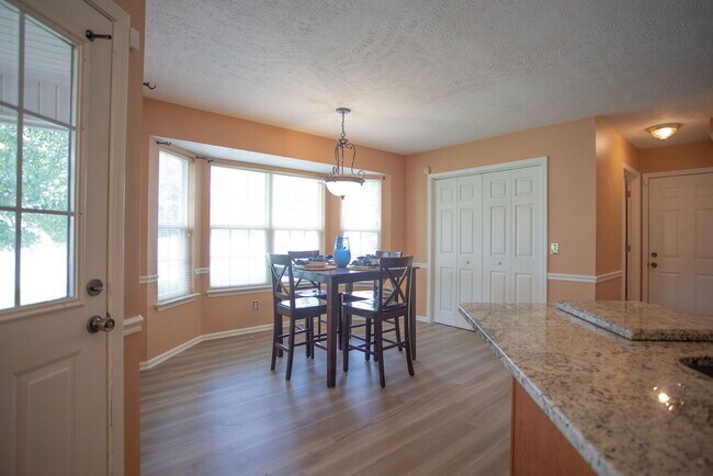 Foto del edificio - "Charming 4-Bedroom Retreat with Guest Suite & 3 Baths in Murfreesboro!"