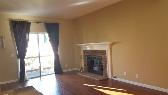 Foto del edificio - Stunning 3BD Home in The Caminito Monarca Community!!