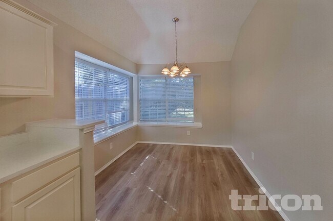 Foto del edificio - 805 Clover Hill Ln