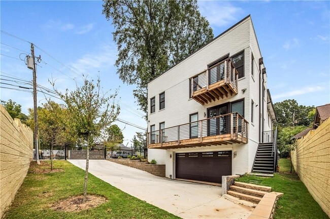 Building Photo - 564 Parkway Dr NE