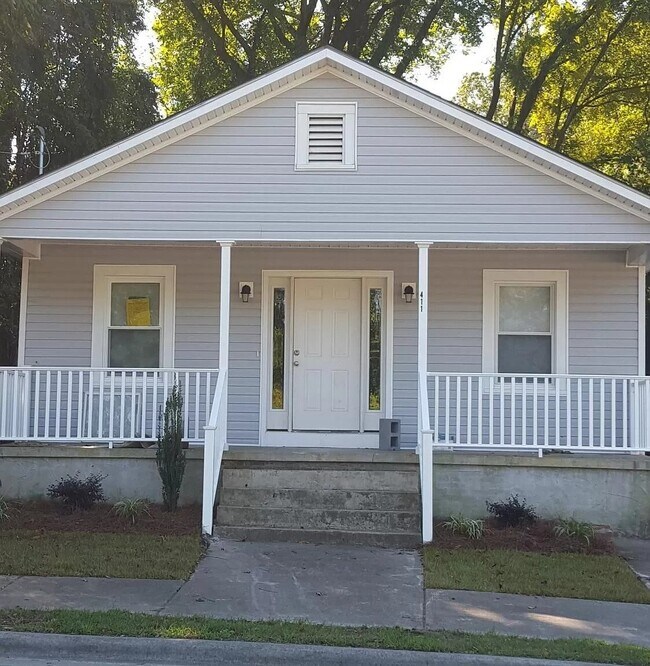 Building Photo - NICE HOME Charming 3 Bed, 1 Bath Home in G...