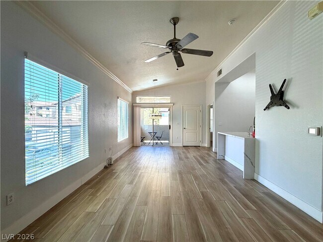 Foto del edificio - 3574 Desert Cliff St