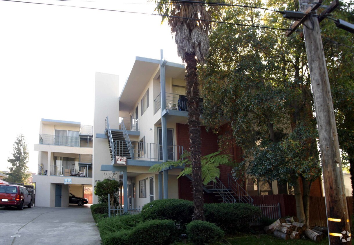 Building Photo - Arroyo Vista