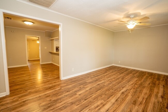 Building Photo - Recently Renovated 4 Bedroom in West Tulsa!!
