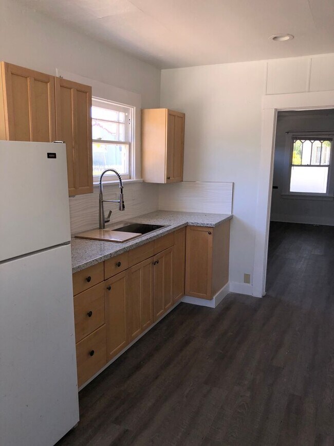 Building Photo - Quaint 2 BR/1BA House near downtown Martin...