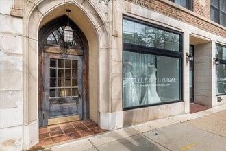 Building Photo - 909 Green Bay Rd