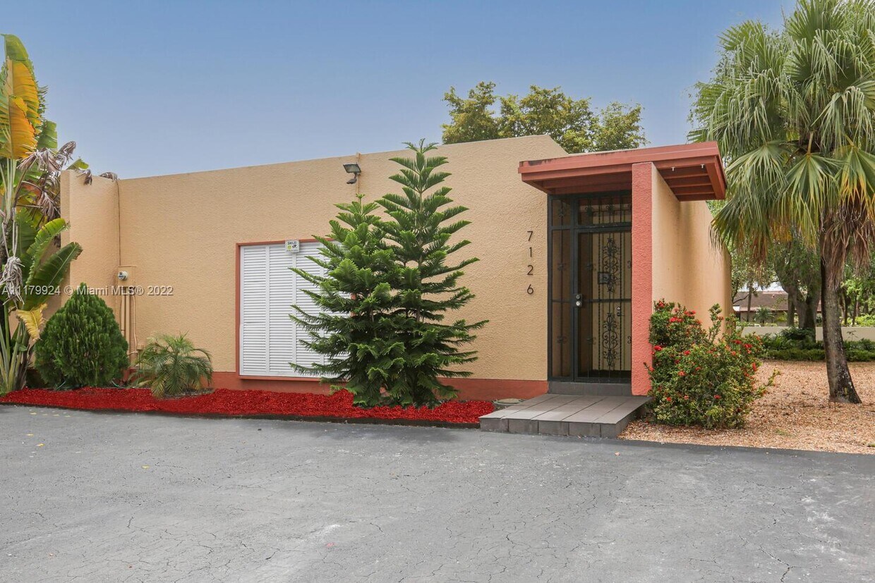 7126 Ballantrae Ct, Miami Lakes, FL 33014 Townhome Rentals in Miami