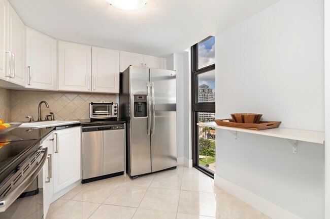 Building Photo - 1200 S Flagler Dr
