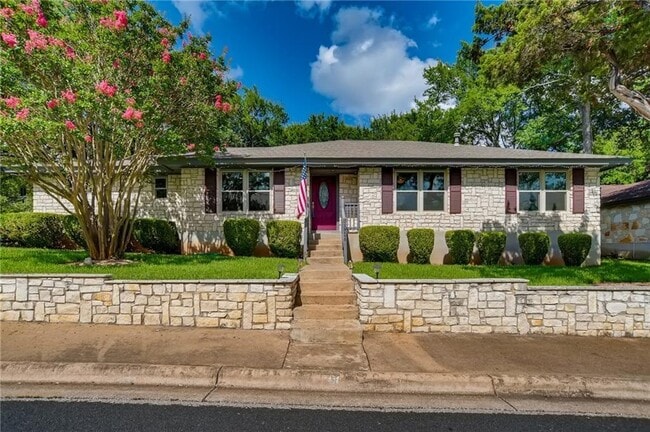 Building Photo - 10706 Oak View Dr