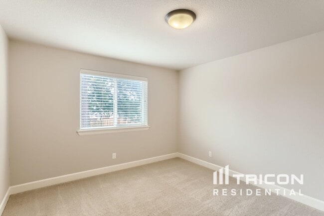 Building Photo - 10630 SW London Ln