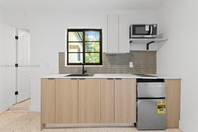 Foto del edificio - 2442 SW 3rd St