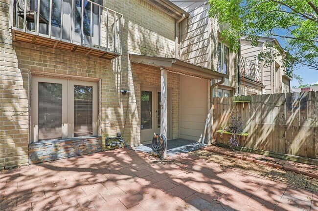 Foto del edificio - 5869 Sampley Way