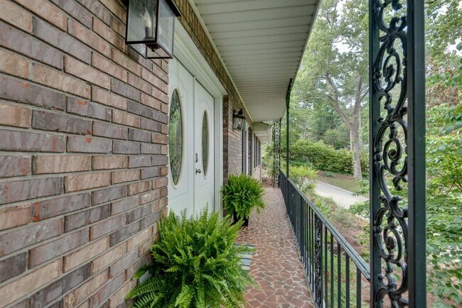 Foto del edificio - 2663 Rangewood Dr NE