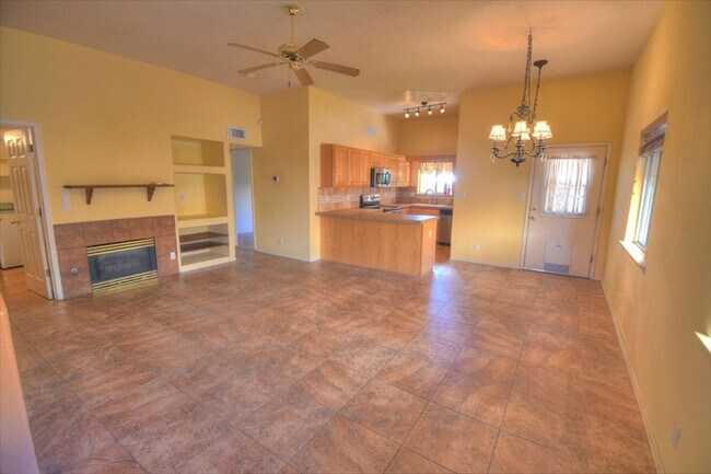 Building Photo - 10028 Del Chaparral Ct NE