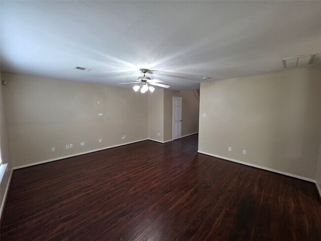Foto del edificio - 28942 Village Creek Loop
