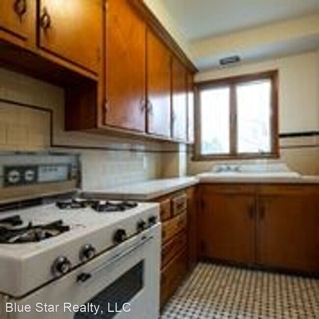 Building Photo - 3 br, 1 bath House - 1 Eva St.
