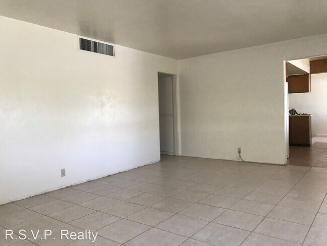Foto del edificio - 3 br, 1.5 bath House - 529 W. 17th Place
